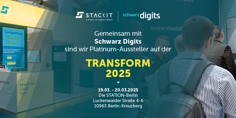 STACKIT auf der Messe Transform, links ein Messestand, rechts ein Sales Mitarbeiter im Gespräch mit Kunden.